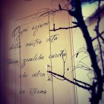Decorazione scritta su porta legno